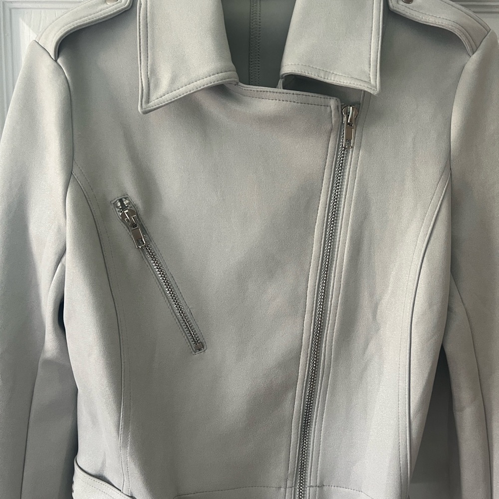 Stylish Gray Lulus jacket with Zipper Detail. Size S.